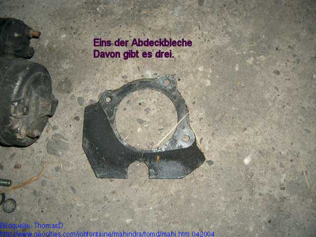Abdeckbleche zuerst entfernen